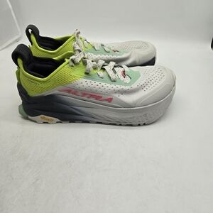 Altra Women’s Olympus 6 Trail Running Size 7.5 B5